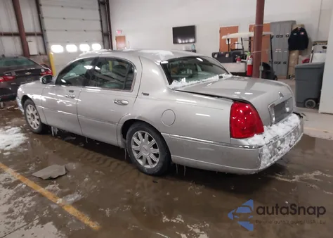 2008 Lincoln Town Car Signature Limited из США, поврежденный, VIN 2LNHM82V08X663558